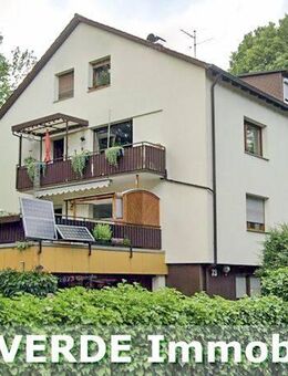 Frisch renovierte Dachwohnung mit neuer Einbauküche in der Südstadt - Pforzheim