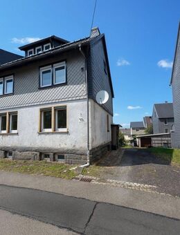 Familienfreundliches Zweifamilienhaus mit Charakter und Ausbaupotenzial - Neuhaus (Rennweg)