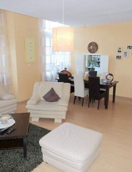 LP Zentrum: Geräumige 2-Zi-Mietwohnung im 1. Obergeschoß, mit Garage ! - Lippstadt