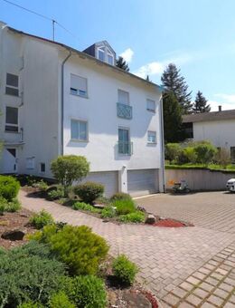 Moderne 2-Zimmer-Dachgeschossperle in Bronnweiler: Balkon, EBK, Garage & Keller sofort bezugsfrei - Reutlingen