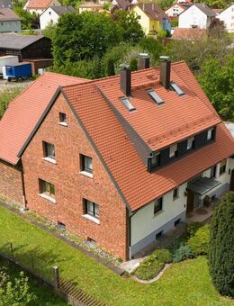 Arbeiten & Wohnen unter einem Dach, mit großzügigem Areal für Fuhrpark, Werkstatt und Lager - Markt Bibart