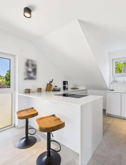 ÜBER DEN DÄCHERN - Neuwertige und hochwertige 3,5-Zimmer Wohnung mit Balkon und Küche Im Neusatz - Besigheim