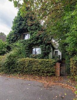 Sanierungsbedürftiges Einfamilienhaus auf großem Grundstück mit Potential - Hamburg