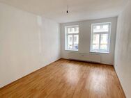 Schöne 2 Zimmer Wohnung mit Balkon, separater Küche und Bad mit Tageslicht - Leipzig