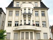 Altbaucharme in direkter Innenstadtlage: Großzügige 2 Zimmer-Wohnung mit Balkon in einem denkmalgeschützten Altbau, B... - Gießen