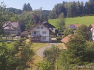 **Projektiertes Grundstück mit ein 3 Familienhaus und Baugenehmigung für ein MFH mit 10 Wohnungen** - Isny (Allgäu)