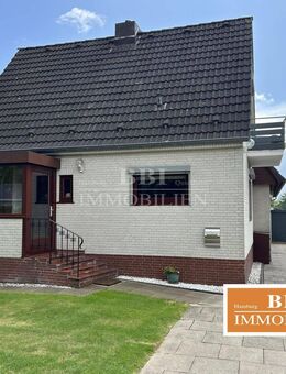 Sehr gepflegtes Einfamilienhaus mit angrenzender Wohnung auf schönem Grundstück in Quickborn-Renzel - Quickborn (Landkreis Pinneberg)