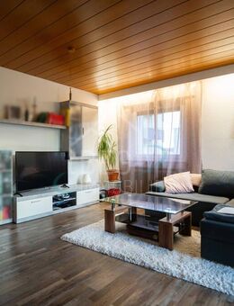 Lichtdurchflutete 2-Zimmer-Wohnung mit Balkon und Stellplatz - Hemmingen (Baden-Württemberg)