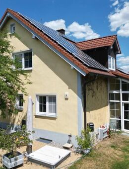 Nachhaltig wohnen: Massivhaus mit PV-Anlage, Wärmepumpe & Lüftungsanlage (Klasse A) - Mistelgau