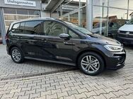 VW Touran, 1.5 TSI R-Line Exterieur-- Comfortline R-Line Exterieur, Jahr 2025 - Frankfurt (Main)