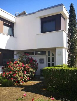 Gepflegtes Reihenendhaus, 4 Schlafzimmer, toller Außenbereich, Naturpool, Stellplatz - Speyer