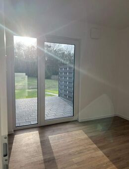 NEUBAU: Komfortable 2-Zi.-Whg mit großer Terrasse und Blick ins Grüne - Elmshorn