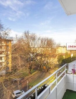 IMMOBERLIN.DE - Sehr angenehme Wohnung mit Sonnenloggia & Lift in populärer Lage - Berlin