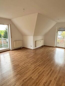 +++ATTRAKTIVE DG-WOHNUNG MIT BALKON UND PKW-STELLPLATZ AM RANDE VON CHEMNITZ+++ - Chemnitz