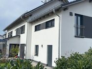 Moderne Doppelhaushälfte mit ca. 151,70 m² Wohnfläche, 5 Zimmern & 2 exklusiven Tageslichtbädern! - Oberding