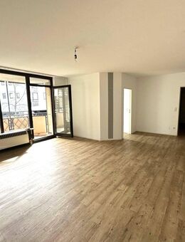 *Geräumige und gepflegte 2 Zimmer Mietwohnung mit Balkon und Aufzug in ruhigem Haus, KR Innenstadt* - Krefeld