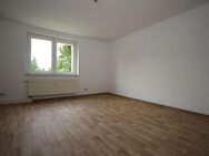 **Stabile und CO² neutrale Heizkosten - Renovierte 3-Zimmer-Wohnung in ruhiger Wohnlage zu vermieten** - Rosenbach (Vogtland)