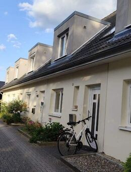 Modernes Reihenhaus mit hochwertiger Ausstattung, Garten und Carport in ruhiger Lage - Stockelsdorf