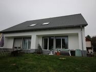 (KfW 55) Energetisch neu sanierte DHH mit Wärmepumpe, Garage und Garten - Creußen