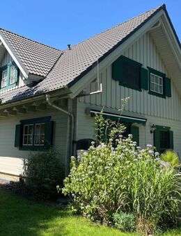 Natur trifft Wohnkomfort - Charmantes Holzblockhaus mit großzügigem Garten - Teichland