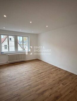 Neu renovierte, helle 2-Zimmer-Wohnung mit Dachterrasse in zentraler Lage (2. OG) - Kitzingen