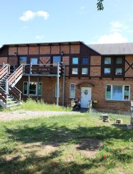 Mehrfamilienhaus in Hohenfelde mit Halle und Gewerberäumen - Hohenfelde (Mecklenburg-Vorpommern)
