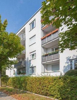 schöne 3-Zimmer-Wohnung mit 2 Balkonen und neuer Einbauküche - Schönefeld