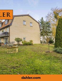 Stylish end-of-terrace house with large garden on Glienicker Lake - sale with right of residence - Potsdam