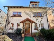 Tolles Zweifamilienhaus in zentraler und ruhiger Lage mit traumhaften Garten - Neustadt (Coburg)