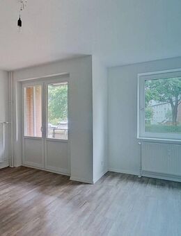 RENOVIERT: Geräumige 1-Zimmer-Wohnung mit EBK und BALKON - Rendsburg