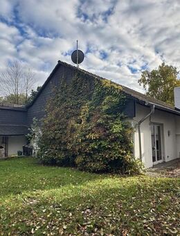 Uetze/Hänigsen: Ebenerdige Doppelhaushälfte in ruhiger, gehobener Wohnlage - Uetze