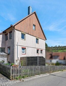 Großzügiges Mehrfamilienhaus mit PV-Anlage in ruhiger Lage von Egenhausen - Egenhausen