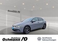 VW Golf, 1.5 VIII eTSI Mildhybrid Style, Jahr 2020 - Bad Arolsen