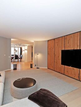 Traumlage direkt am Englischen Garten: Luxuriöse 4-Zimmer-Wohnung im 1.OG mit Terrasse! - München