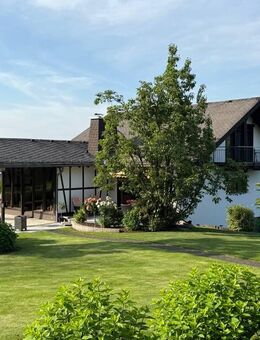 Hochwertiges Einfamilienhaus mit Einliegerwohnung auf herrlichem Grundstück in Waldrandlage - Bürdenbach