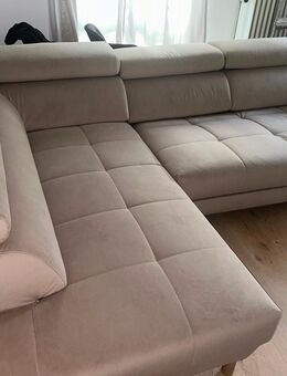 Wohnlandschaft/Couch in Beige Samt 1200 Euro nur bis 28.09 - München