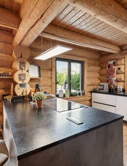 Stilvolles Blockhaus: Einfamilienhaus in idyllischer Lage von Sirchingen - Bad Urach