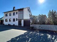 Zweifamilienhaus, mit pflegeleichtem Garten, sofort bezugsfrei in Helmbrechts! - Helmbrechts