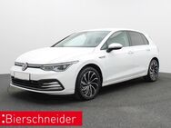 VW Golf, 1.5 8 eTSI Style, Jahr 2021 - Greding