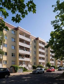Schöne 6 Zimmer-Wohnung in Halle - Halle (Saale)