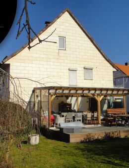 1 Familienhaus für 2 Familien mit Garten und Wintergarten, Werkstatt und Garage - Alheim