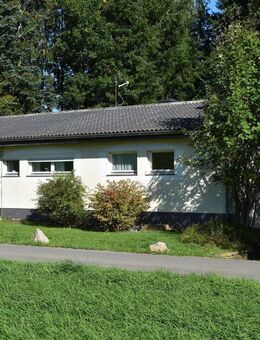 Charmantes Ein- bis Zweifamilienhaus in idyllischer Alleinlage bei Kell am See - Kell (See)