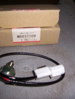 MB837109 Schalter, H&L-Leuchte, Schaltung, Verteilergetriebe Mitsubishi Pajero - Hannover Vahrenwald-List