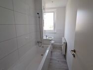 4-Raum Wohnung im 4. OG mit Balkon als Erstbezug nach Renovierung - Halle (Saale)