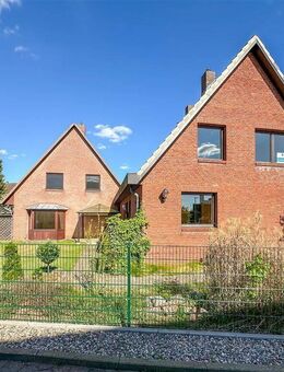 Zwei Häuser auf einem Grundstück - 4 WE möglich! Ideal für Investoren oder Familien - Mölln (Schleswig-Holstein)