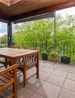Gepflegtes, modernisiertes Einfamilienhaus mit vermieteter ELW, EBK, 2 Loggien, 2 Garagen + Garten - Lohmar