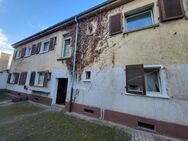 Handwerker aufgepasst !! 4 Wohnungen mit Potenzial -Mehrfamilienhaus mit 5,5 % Rendite - Mannheim