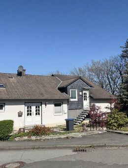 Modernisiertes Einfamilienhaus mit Einliegerwohnung in Bad Berleburg-Stadt - Bad Berleburg