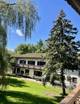 Herrschaftliche Villa auf großzügigem Grundstück mit eigenem Teich sowie Hallen - Aldersbach