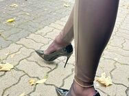 Lady in Nylons gesucht - Köln